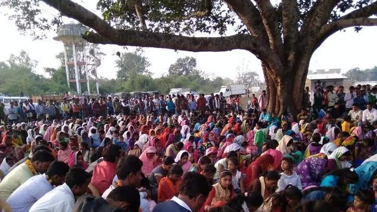 राली काजे रुंडा होलासोत - Gathering together for rally