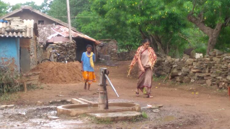 गांव चो बोर - Village Borewell