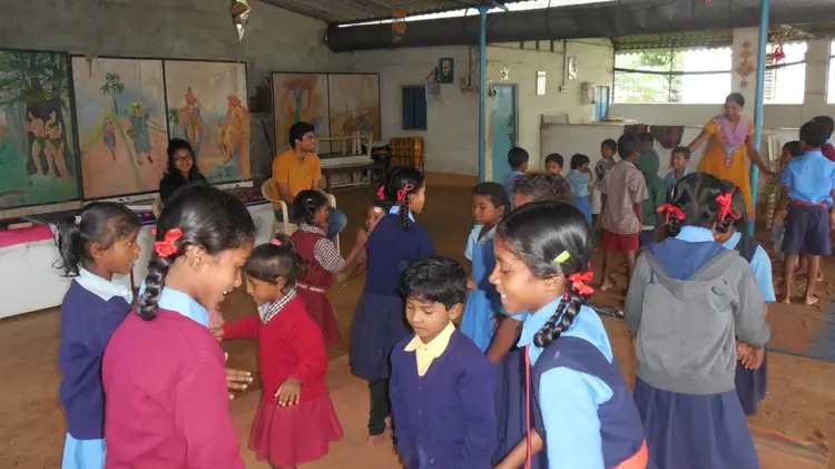 पिलामन मिसुन खेलुक सीखसोत - Learns to play together